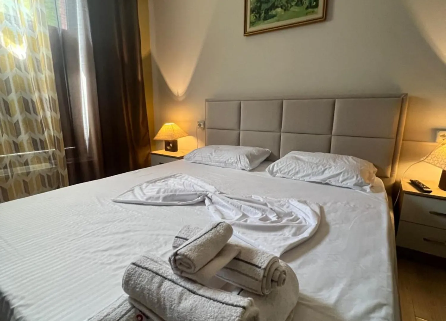 Alojamento de Acomodação e Pequeno-almoço Destinacion Central Room Tirana Albânia