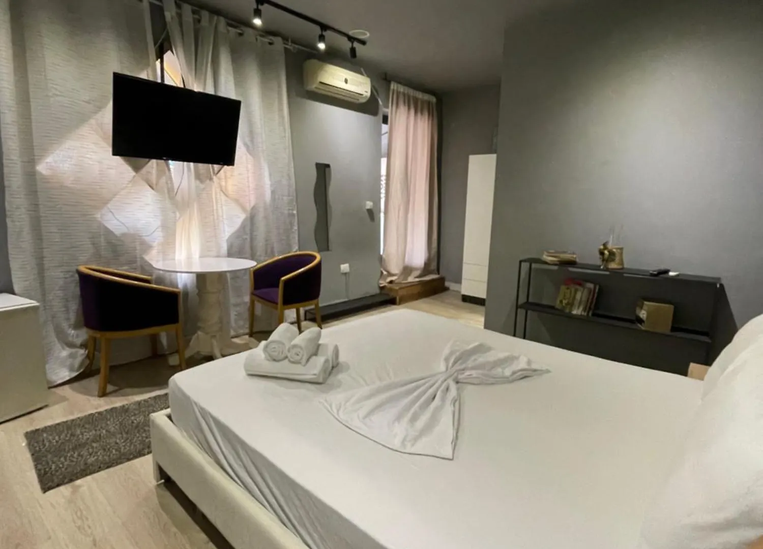 Alojamento de Acomodação e Pequeno-almoço Destinacion Central Room Tirana